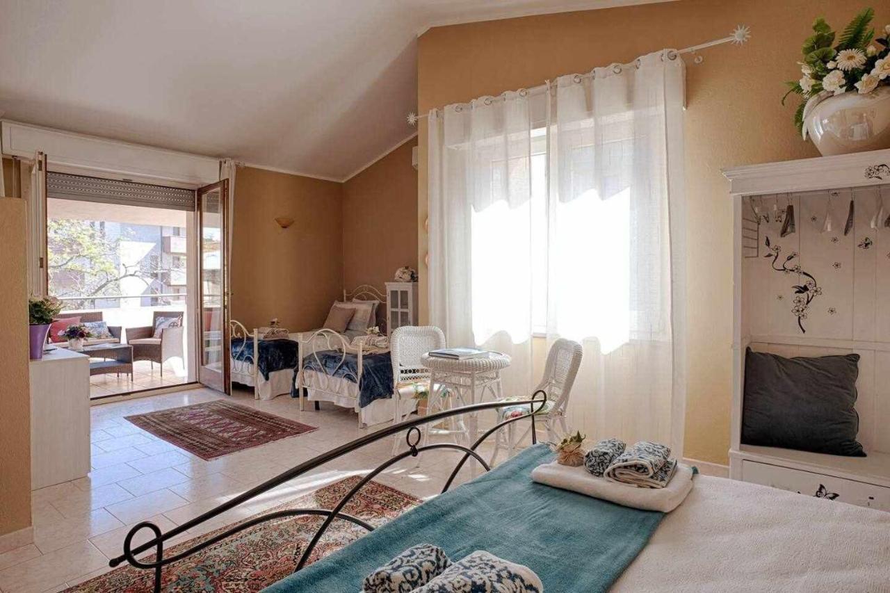 Elegante Villa centro città giardino barbeque parcheggio ideale per 10pl Cagliari Exterior foto