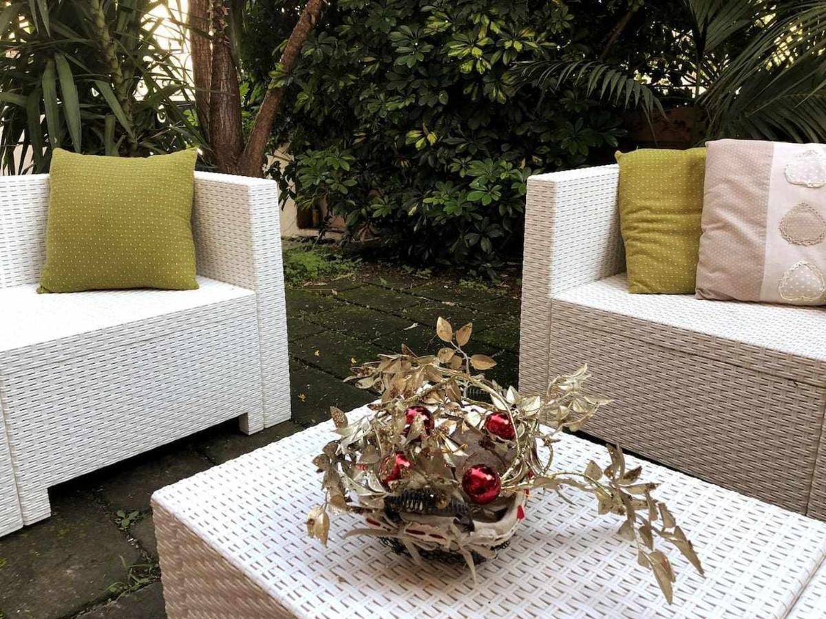 Elegante Villa centro città giardino barbeque parcheggio ideale per 10pl Cagliari Quarto foto